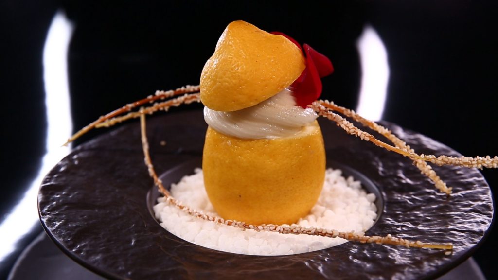 Citron givré au gingembre et au basilic, un des desserts à déguster au restaurant la table de 3