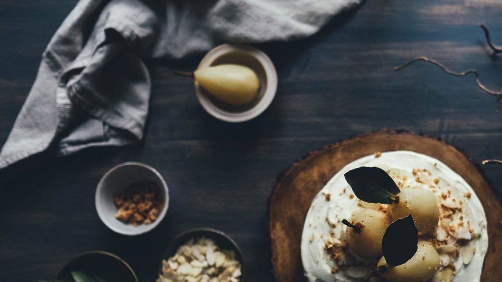 le suprême de poire williams aux amandes se déguste au restaurant la table de 3