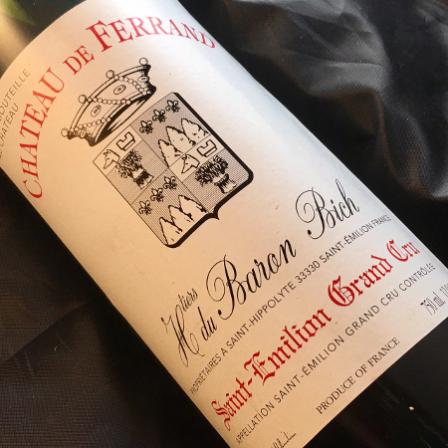 Une bouteille de Château Ferrand grand cru Saint Emilion, un must de notre cave
