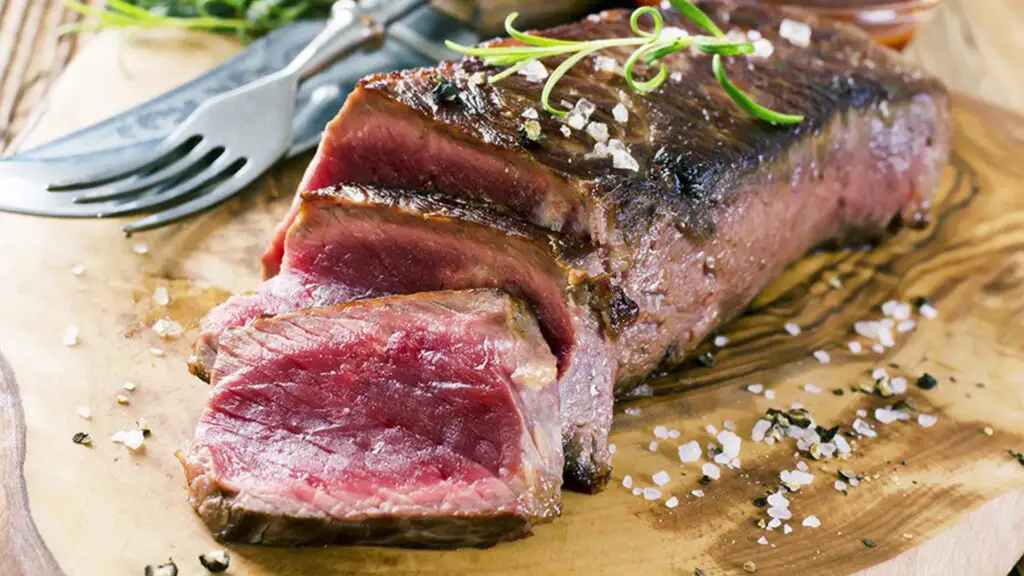 Le rôti de bœuf de Bazas au gros sel de Guérande, un plat savoureux
